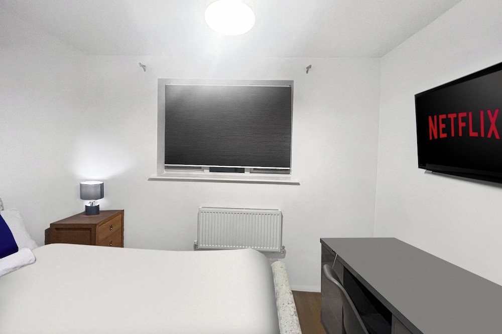6 Bedroom House in Milton Keynes