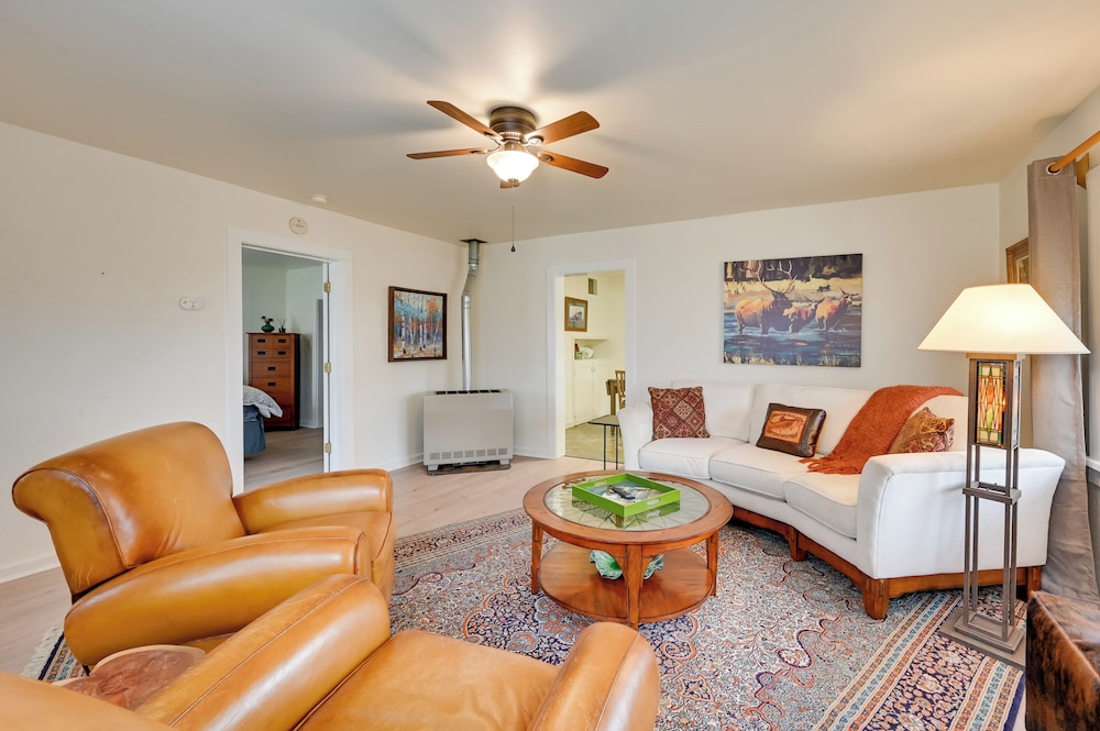 2 Mi to Fly Fishing: Bbq-ready Corvallis Apartment