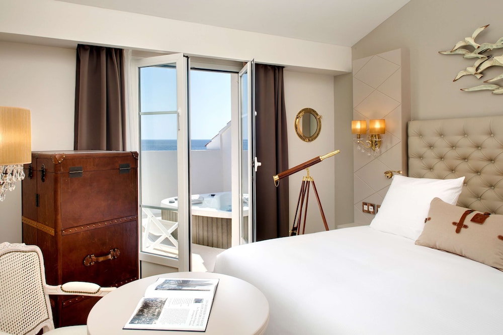 Grand Hotel Des Sablettes Plage, Curio Collection By Hilton