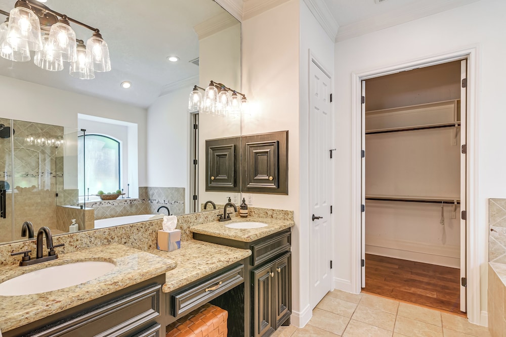 Pool & Hot Tub: Family-friendly Houston Area Home!