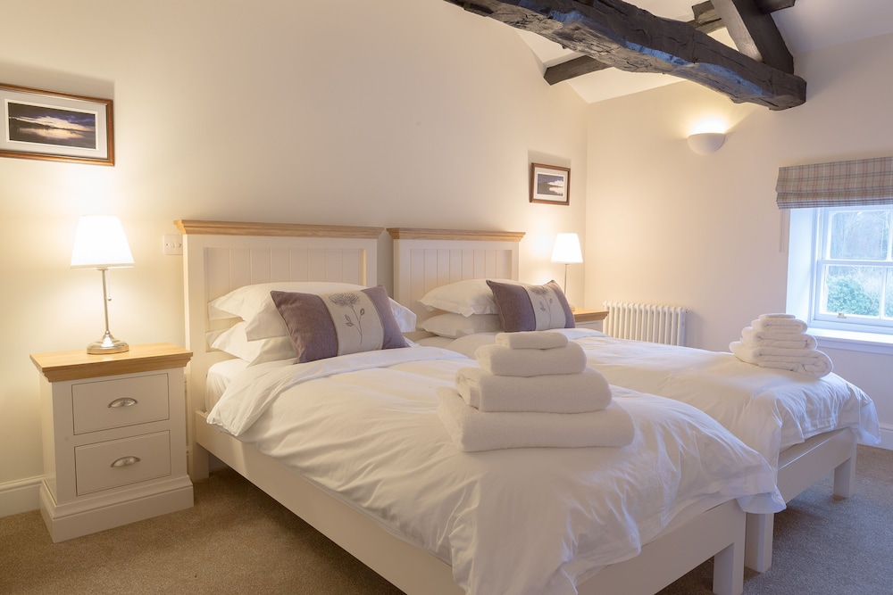 Luxurious Apartment in a Grade II 'listed Estate' view 4