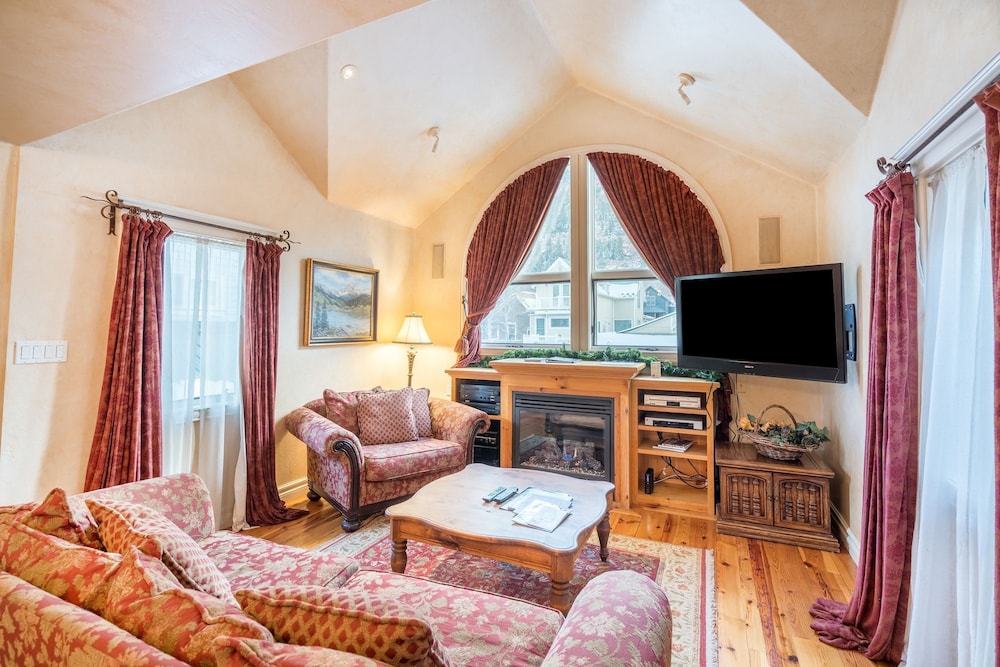 Hruza Hideout by Avantstay Quiet Apartment in Telluride s Historic District Permit 16094