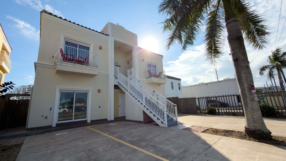 Pool 1st Floor 75 Yards To Beach Value 2 Bedroom Apts