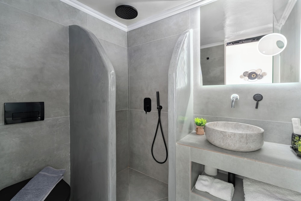 Oasis Suites Fira
