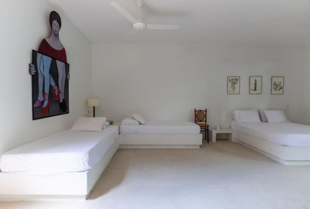 w Amazing 4BR Villa w Pool at Mesa de Yeguas