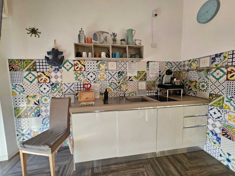 Guest House COLORS