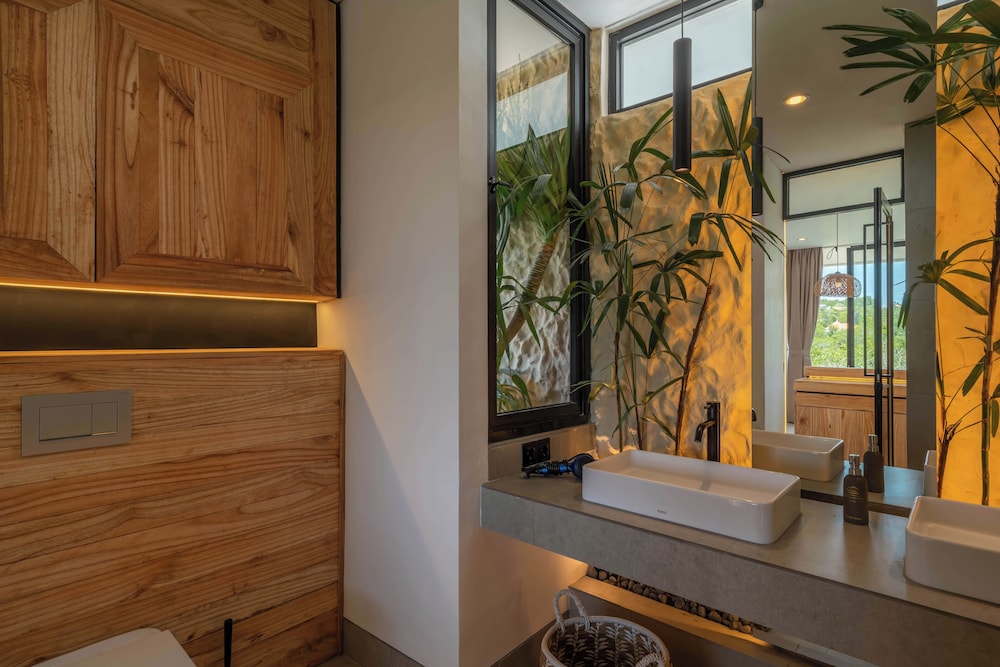 The Luminous Villa Uluwatu