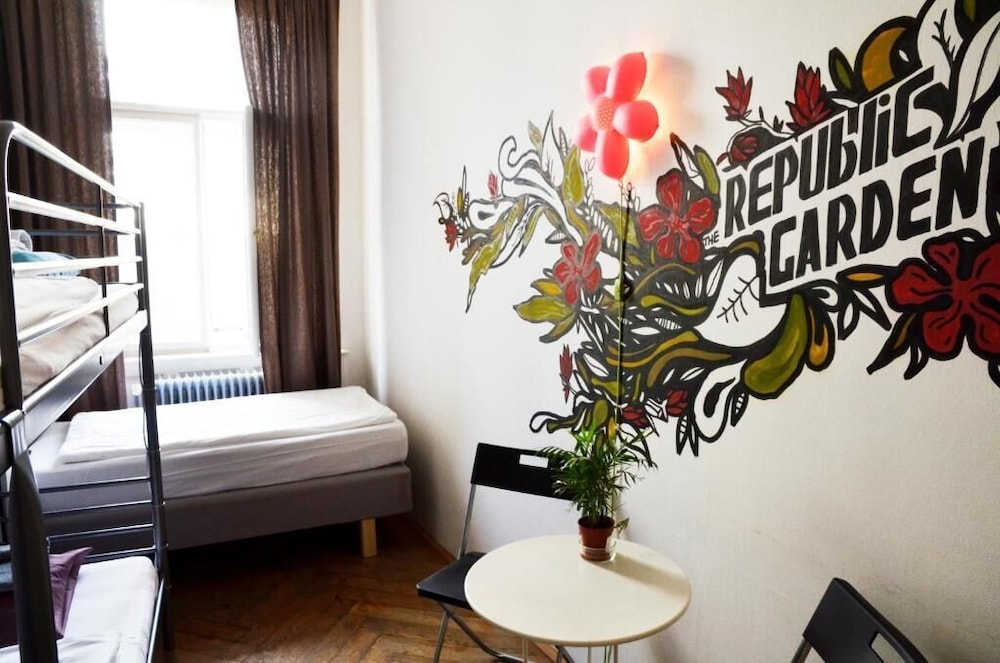 The Republic Garden - Hostel