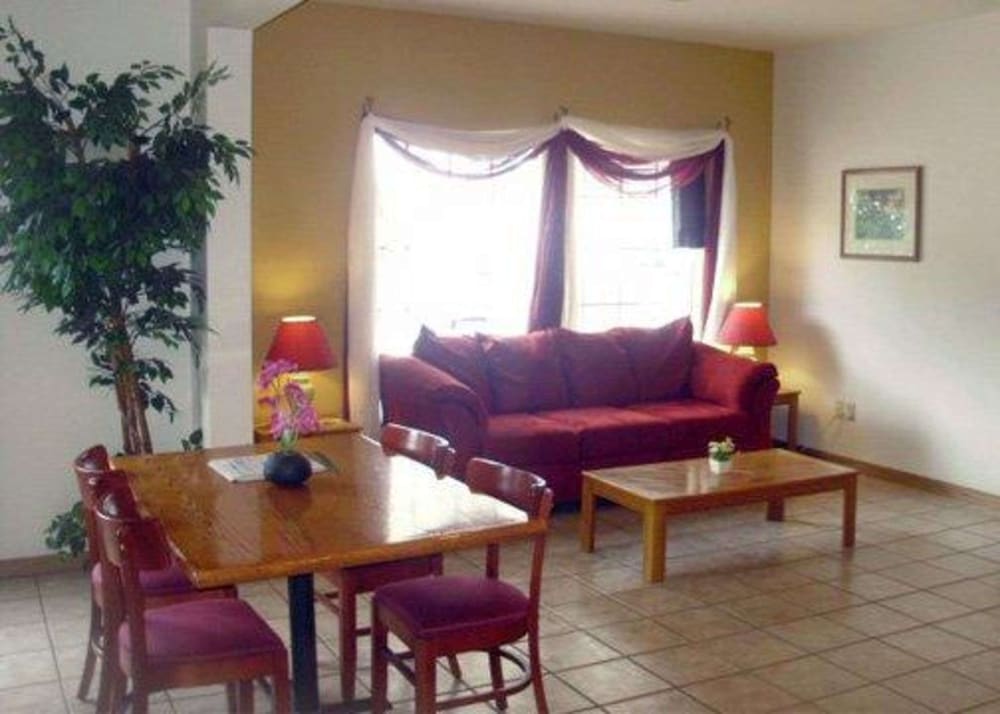Salina Vacations - Rodeway Inn - Property Image 7