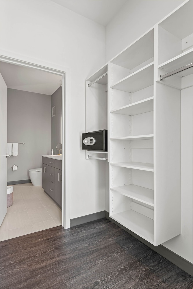 Cloud9 2x1 Apartments Fulton Market The Pop