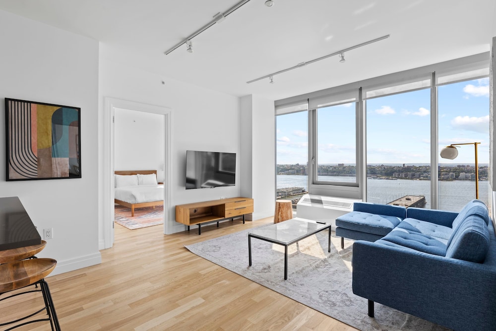 Forte Select by Rove Travel 2BR Midtown West Apt