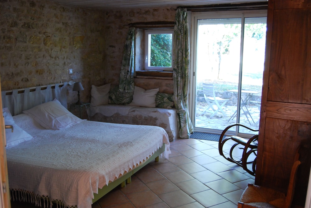 Chambre d'hôtes La Pertuzerie view 3