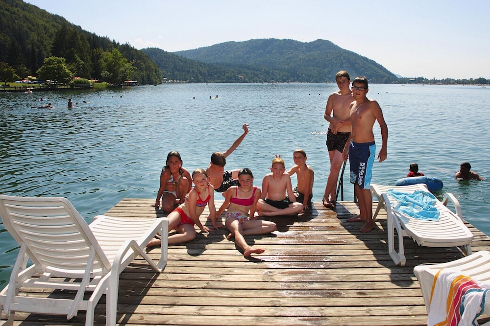 Sunny Holiday Apartment on Lake Klopeiner With Balcony and Private Beach