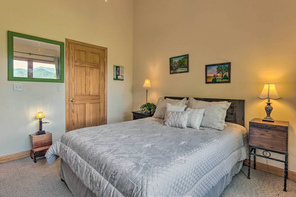 Mountain Escape w/ Stunning Views! view 4