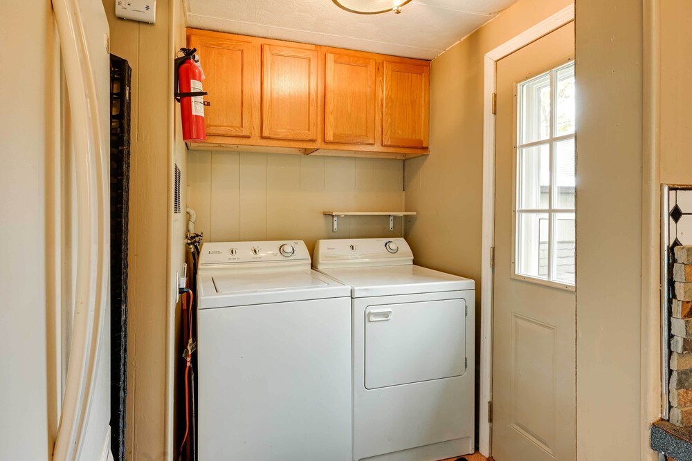 Cozy Bay City Abode w/ Deck & Fire Pit, Near Lakes view 5