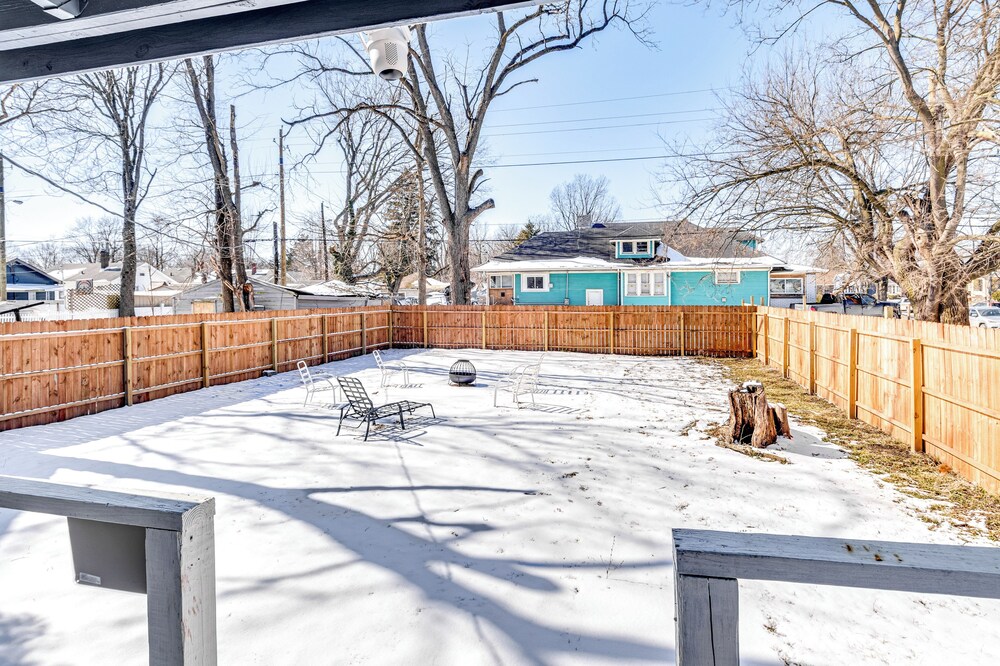 3 Mi to Dtwn Indy: Pet-friendly Home w/ Backyard!