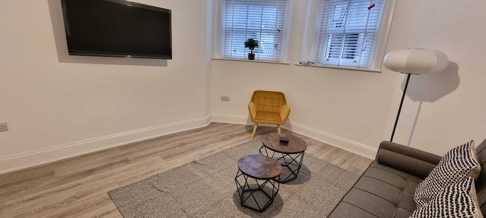 Stylish 1-Bed Apart Wakefield view 5