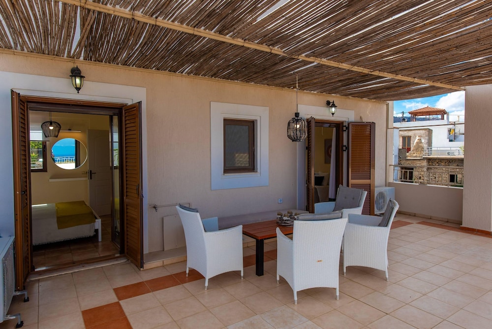 Villa Dimitra With Swimming Pool
