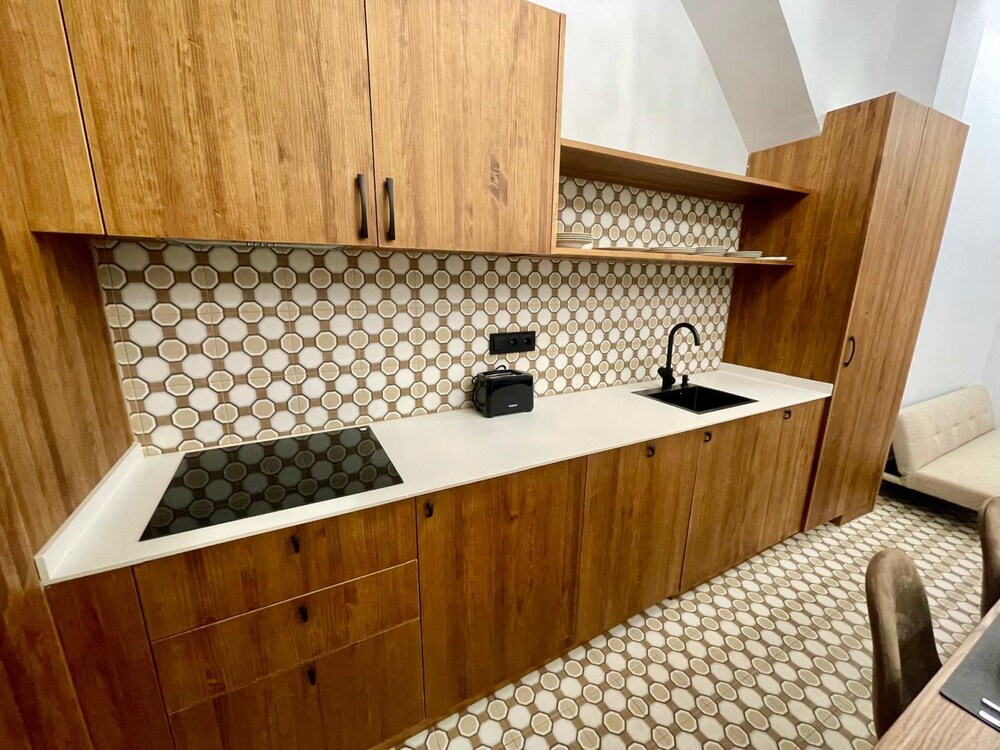 Los Angeles With 3 Bedrooms and 3 Bathrooms