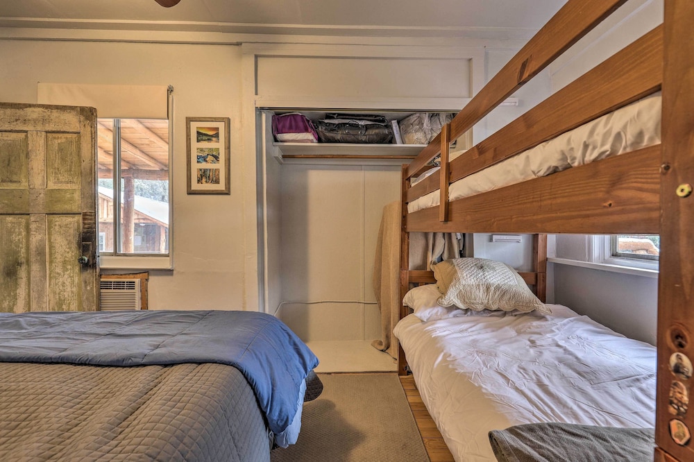 Three Rivers Vacations - Creekside Cabin 8 Mi to Kings Canyon National Park - Property Image 4