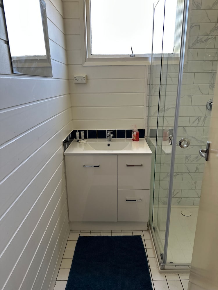 Charming 3 Bedroom Home in Garran, Perfect for Families and Groups