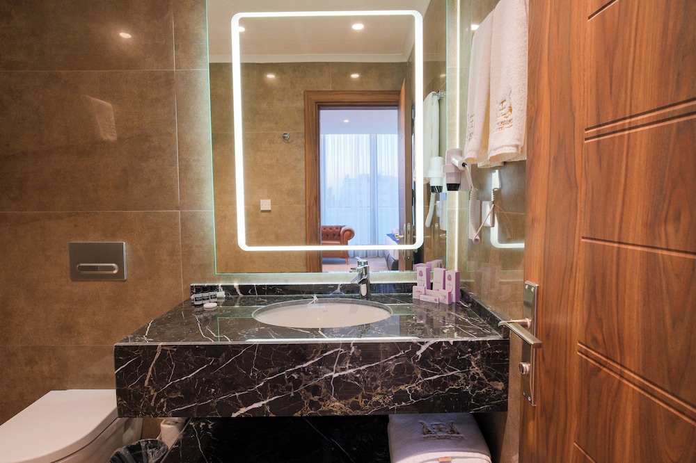 EKOR ELEGANCE HOTEL