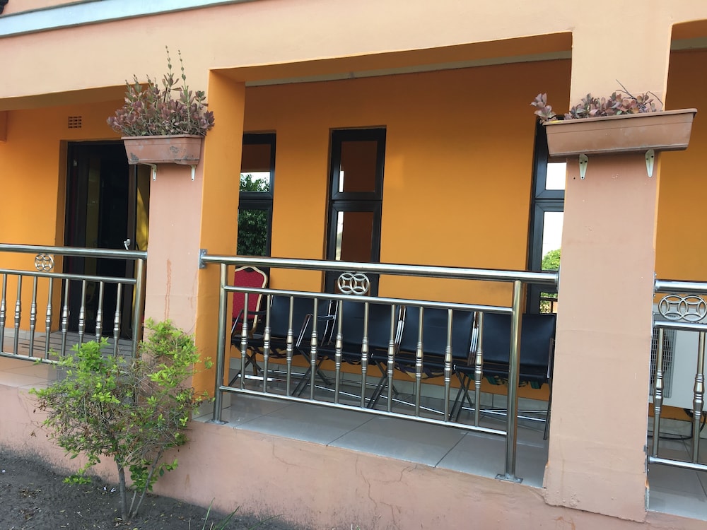 Gumare Executive Lodge
