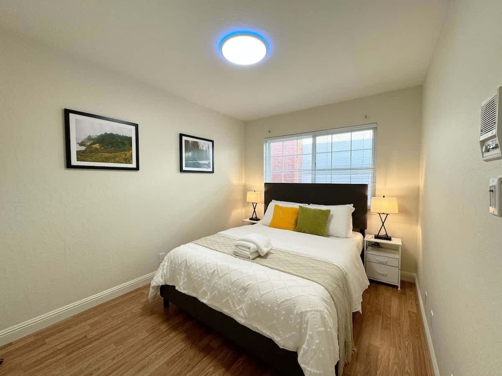 South SF Spacious Entire Unit With 3brs 3bth on 2F