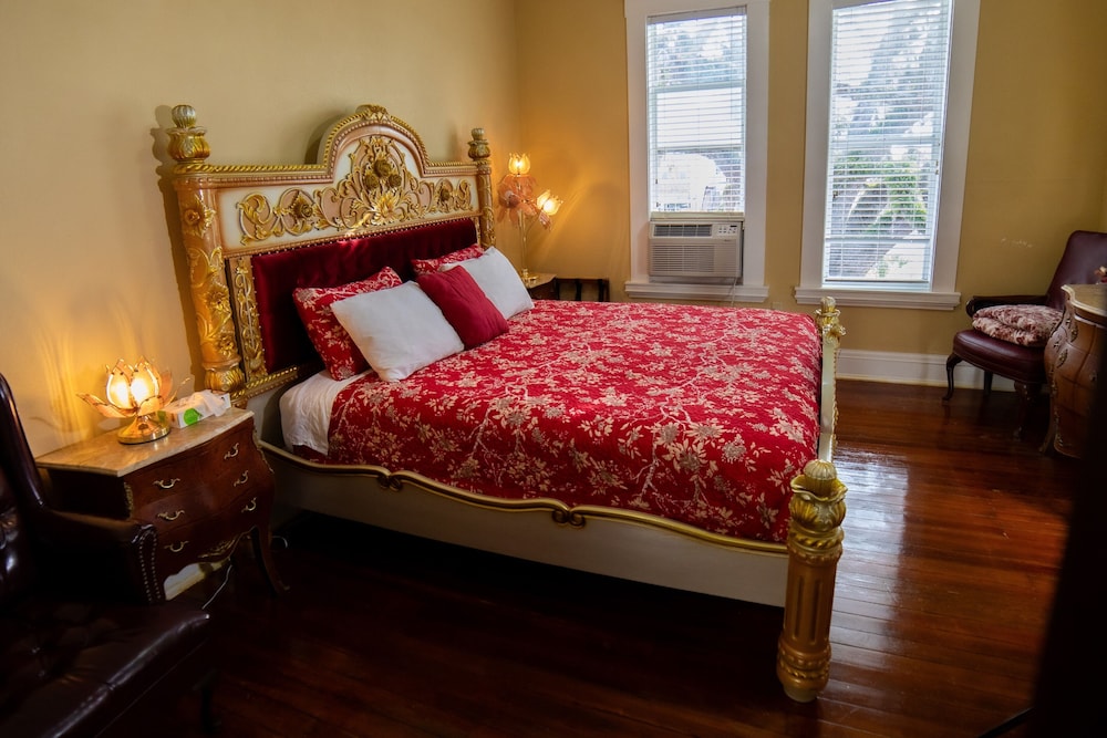 Oak Tree Hotel