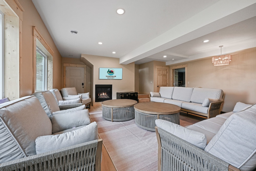 Sand Bar Resort in Suring