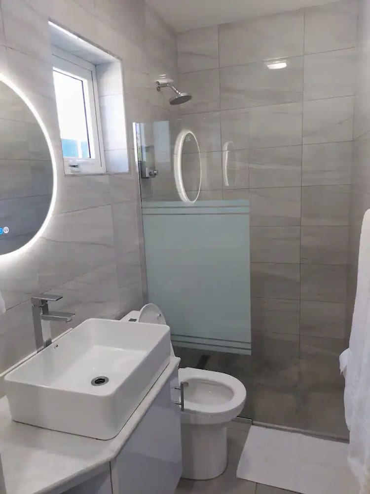 Amazing 2BR Suite w Pool Patio 5 min Dr2 Palmbeach