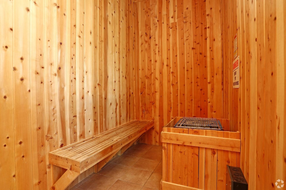 New Trendy 1BR Apartment With Heated Pool Gym Minigolf