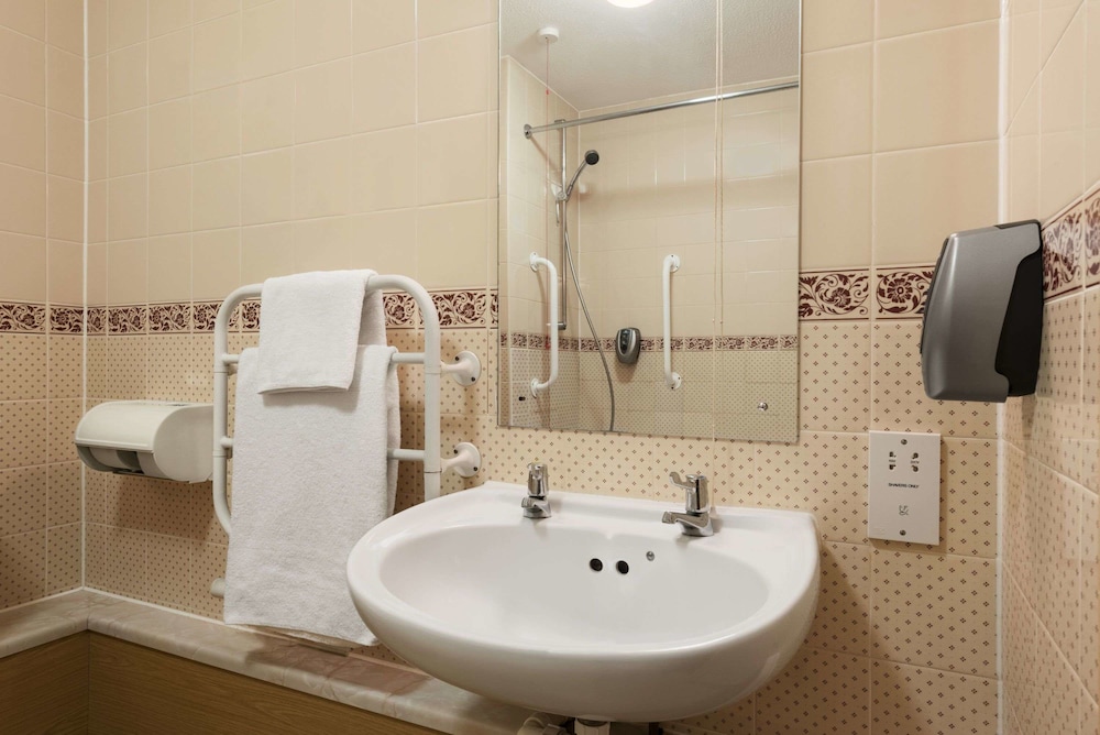 Worcester Vacations - Days Inn by Wyndham Tewkesbury Strensham - Property Image 8