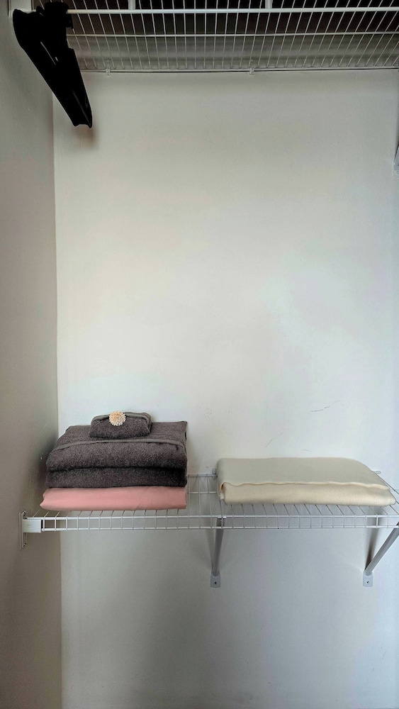 2 Bedrooms, 2 Bathrooms, AC, Wifi, Pool, Gym, No Blackouts, Santiago