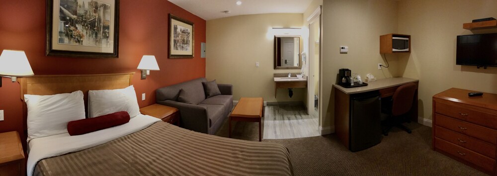 Sahara Suites