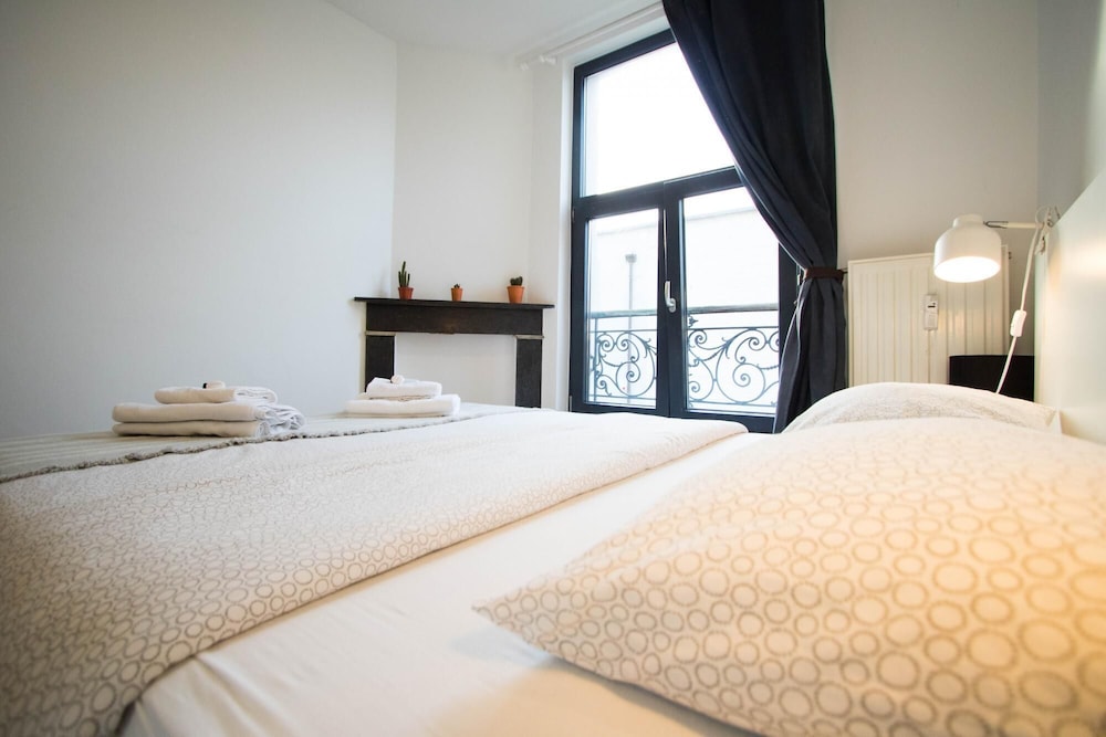 Unit 9 - Vibrant Room Near Avenue Louise Best Location