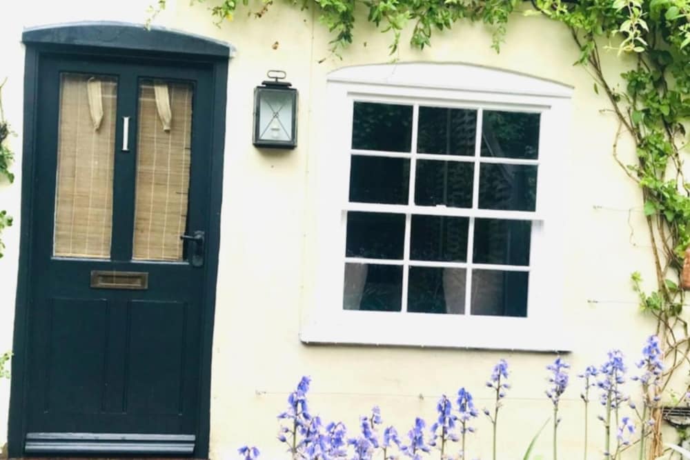 Mews Cottage off Marlborough High Street