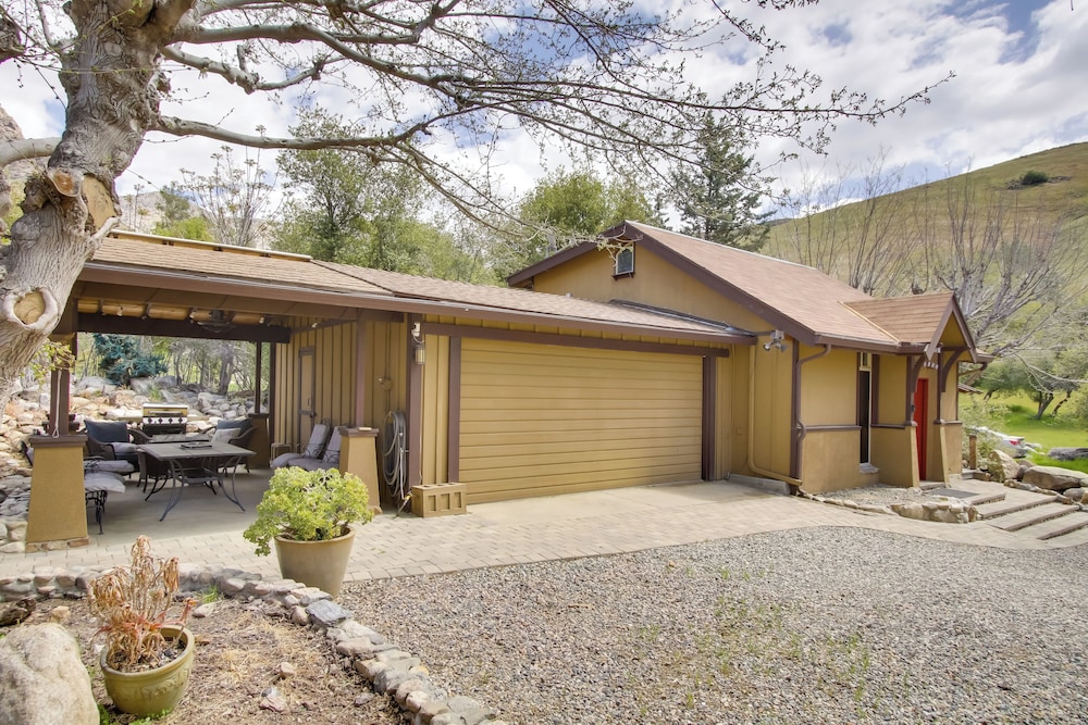 Walk to Riverfront Beach: Kernville Escape