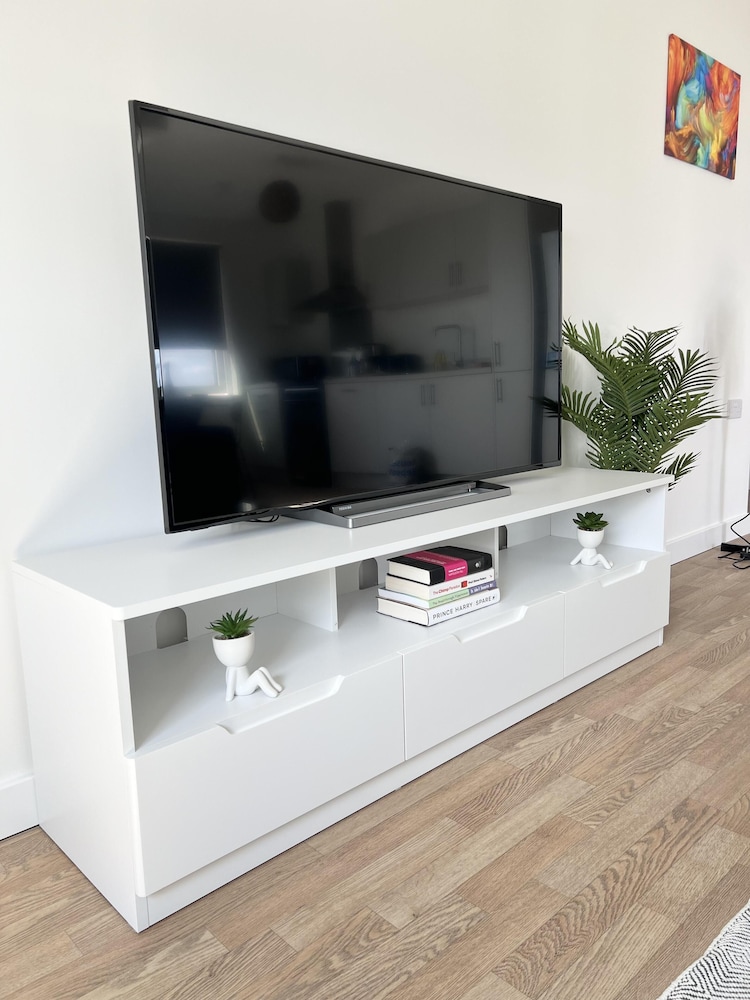 Modern, New, Amazing 2 Bed Flat in East London view 4