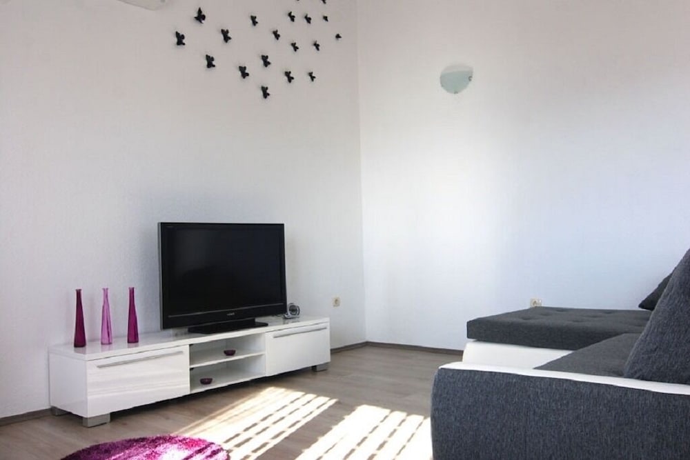 Central - 40m From the Beach - A3 view 5
