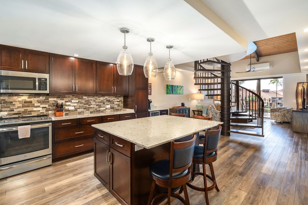 Kamaole Sands 3-406 - Modern Kitchen, Large Lanai, Enclosed Private MB, Split AC