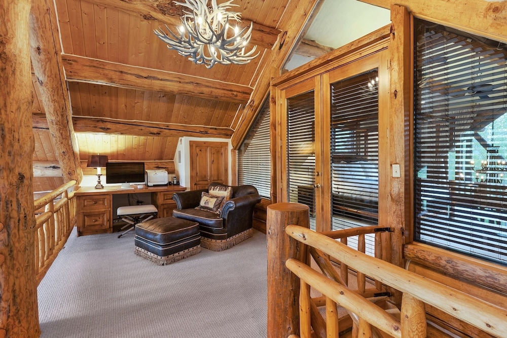 Wildwood Ridge 5 Bedroom Home