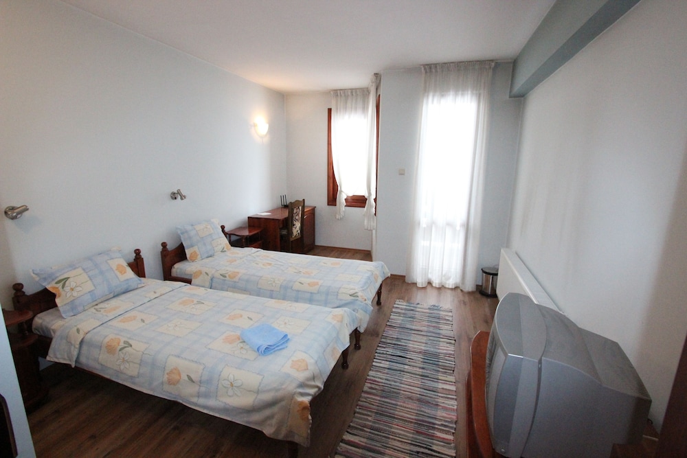 Photo 9