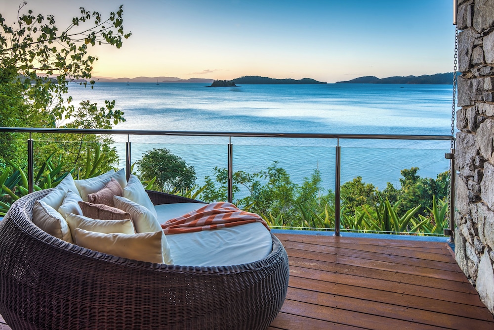 Edge 18 Waterfront Luxury