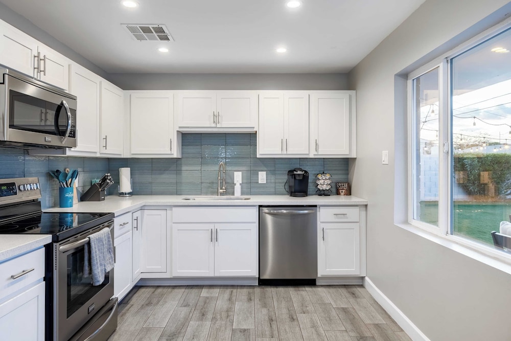 Indianola Oasis Private Pool, Outdoor Living & Old Town Access