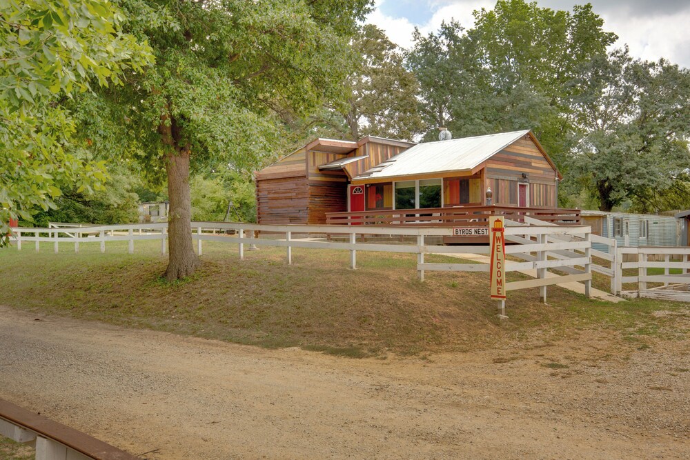 'byrd's Nest' Lake Lafayette Escape w/ Fire Pit