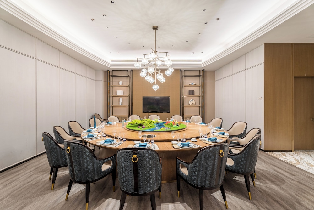 Grand Honor Hotel