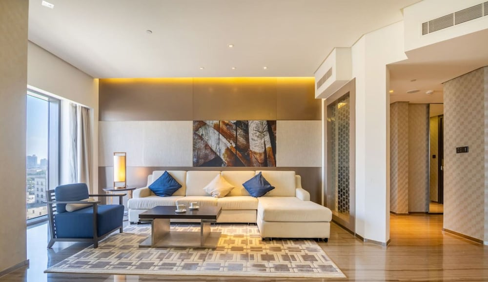 Elegant 3BR With Pool Near Wafi Mall Dubai Frame