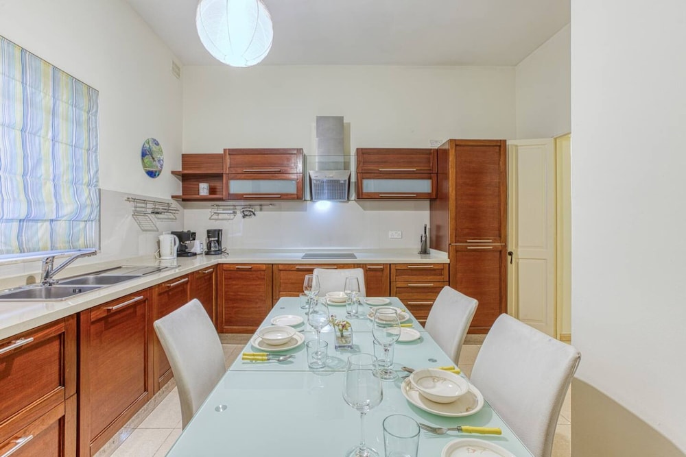 St James the Traditional 4-bed Townhouse Terrace