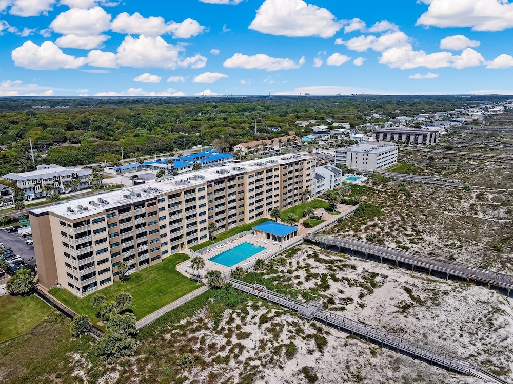 Fernandina Beach Vacations - Enchanting Ground Unit Condo Few Steps Away from the Ocean Side by RedAwning - Property Image 54